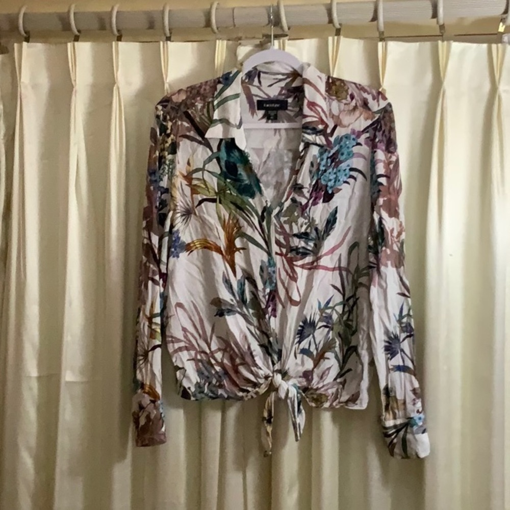 Karen Kane XL floral tie front blouse.